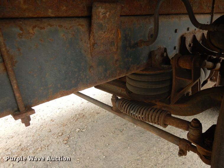 image for item IT9420 1995 Ford LTLS9000  crane truck