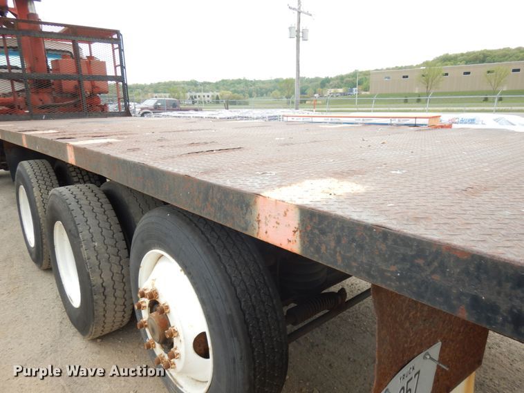 image for item IT9420 1995 Ford LTLS9000  crane truck