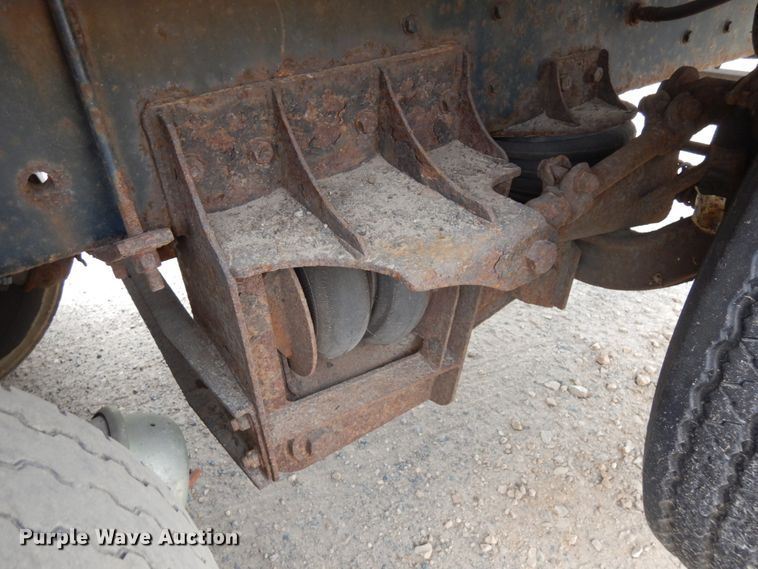 image for item IT9420 1995 Ford LTLS9000  crane truck