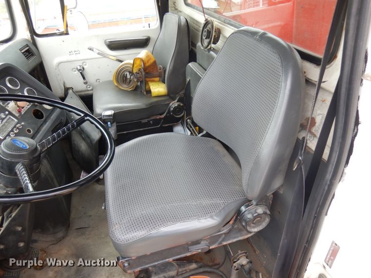 image for item IT9420 1995 Ford LTLS9000  crane truck