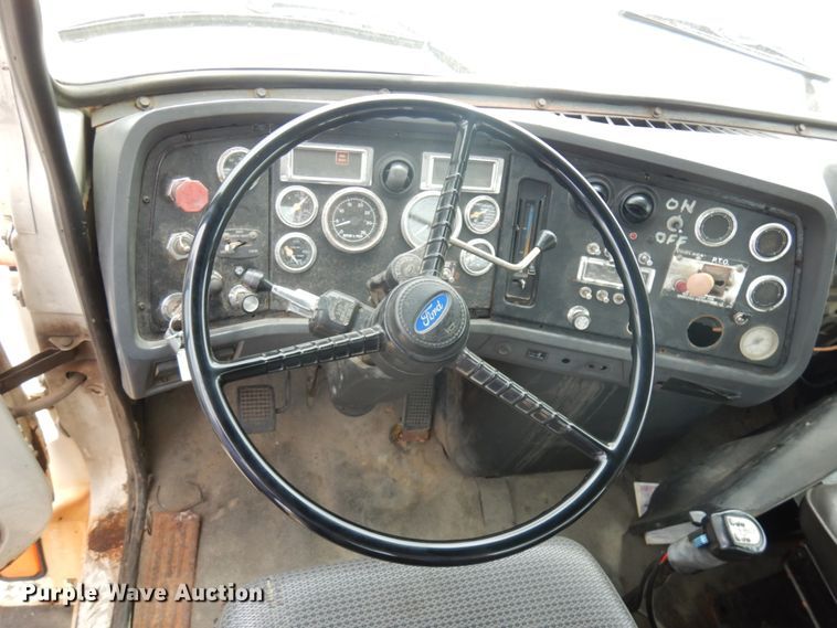 image for item IT9420 1995 Ford LTLS9000  crane truck