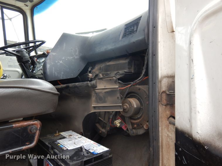 image for item IT9420 1995 Ford LTLS9000  crane truck