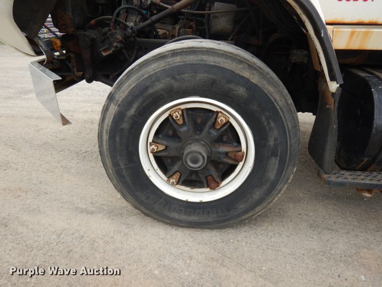 image for item IT9420 1995 Ford LTLS9000  crane truck