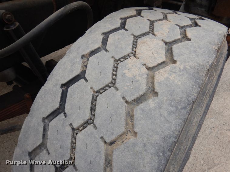 image for item IT9420 1995 Ford LTLS9000  crane truck