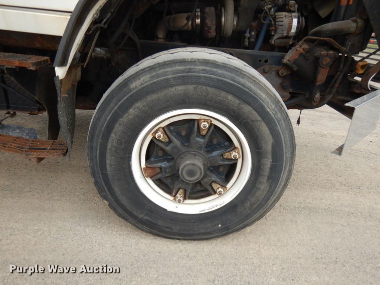 image for item IT9420 1995 Ford LTLS9000  crane truck