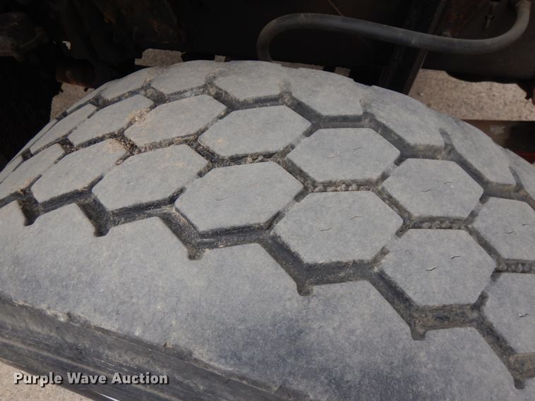 image for item IT9420 1995 Ford LTLS9000  crane truck