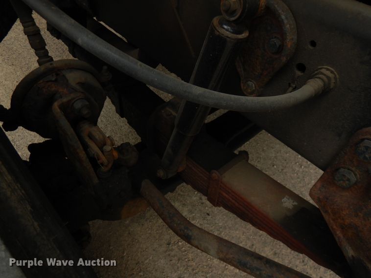 image for item IT9420 1995 Ford LTLS9000  crane truck