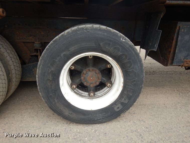 image for item IT9420 1995 Ford LTLS9000  crane truck