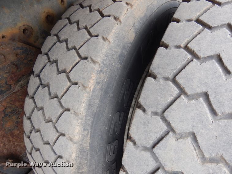 image for item IT9420 1995 Ford LTLS9000  crane truck