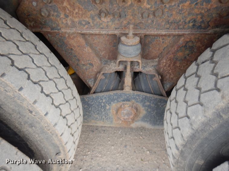 image for item IT9420 1995 Ford LTLS9000  crane truck