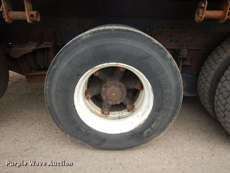 image for item IT9420 1995 Ford LTLS9000  crane truck