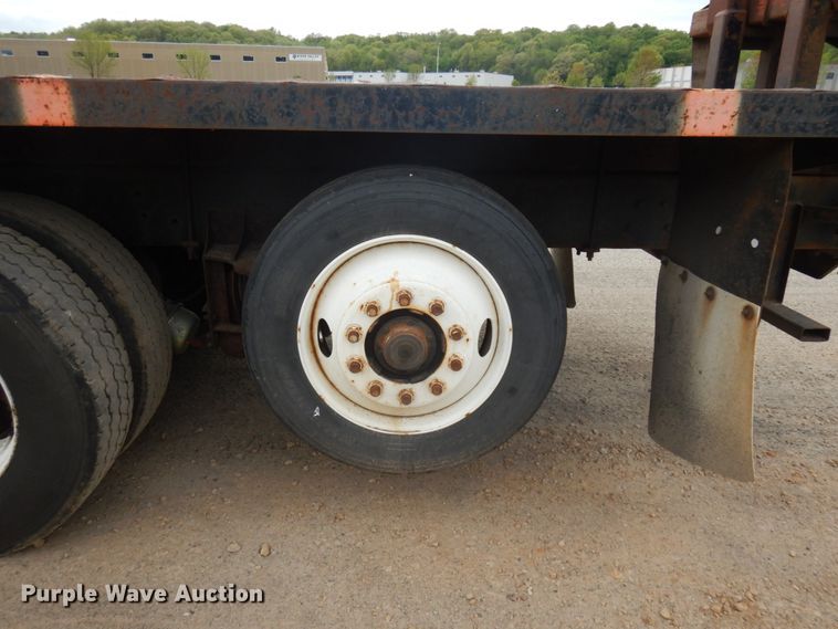 image for item IT9420 1995 Ford LTLS9000  crane truck