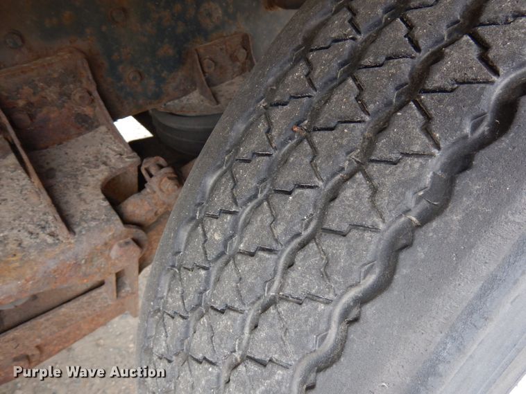 image for item IT9420 1995 Ford LTLS9000  crane truck