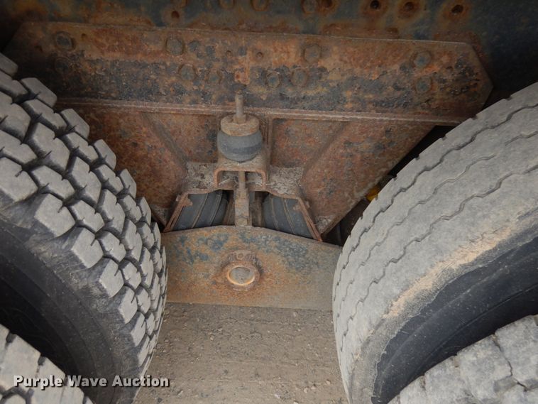 image for item IT9420 1995 Ford LTLS9000  crane truck