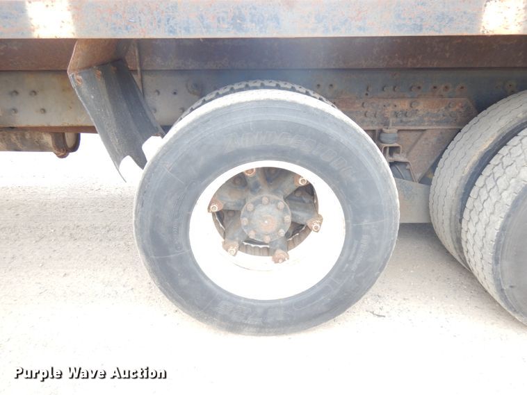 image for item IT9420 1995 Ford LTLS9000  crane truck