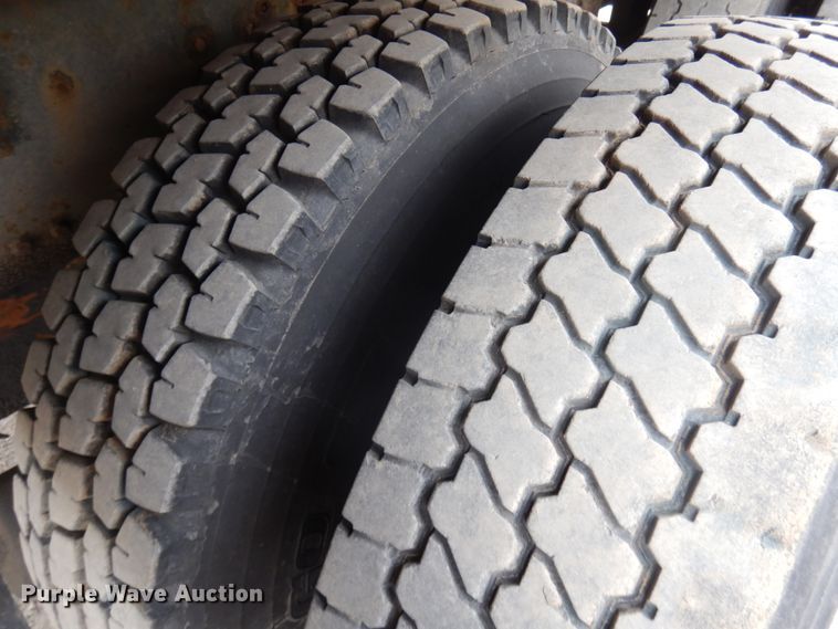 image for item IT9420 1995 Ford LTLS9000  crane truck