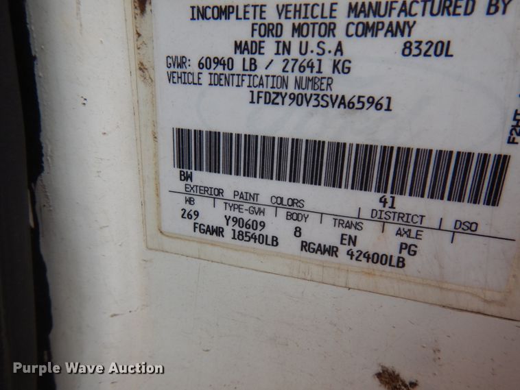 image for item IT9420 1995 Ford LTLS9000  crane truck