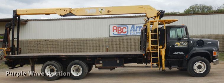 image for item IT9421 1996 Ford LTLS9000  crane truck