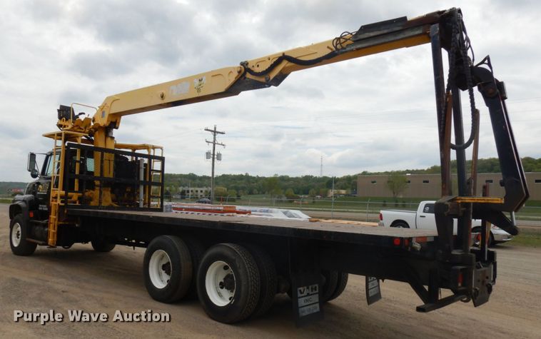 image for item IT9421 1996 Ford LTLS9000  crane truck