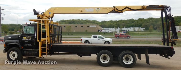image for item IT9421 1996 Ford LTLS9000  crane truck