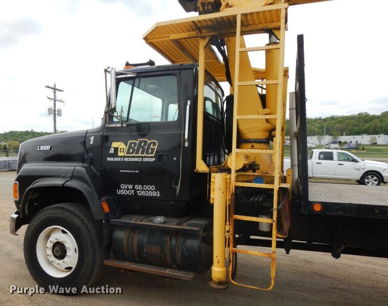 image for item IT9421 1996 Ford LTLS9000  crane truck