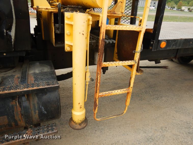 image for item IT9421 1996 Ford LTLS9000  crane truck