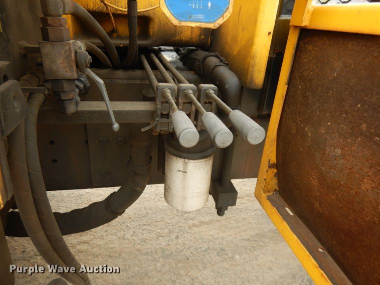 image for item IT9421 1996 Ford LTLS9000  crane truck