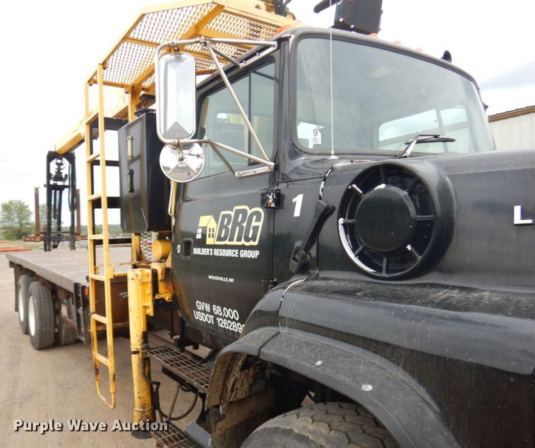 image for item IT9421 1996 Ford LTLS9000  crane truck