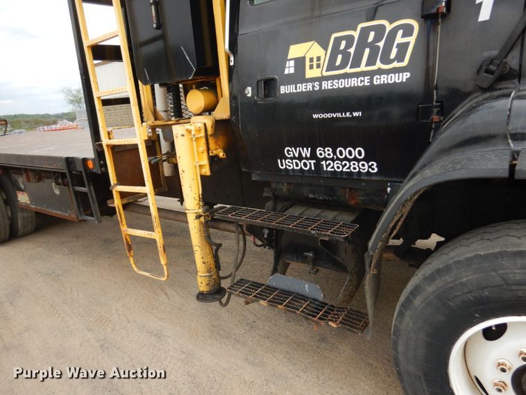 image for item IT9421 1996 Ford LTLS9000  crane truck