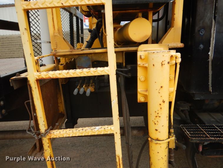 image for item IT9421 1996 Ford LTLS9000  crane truck