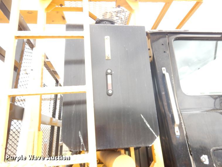 image for item IT9421 1996 Ford LTLS9000  crane truck