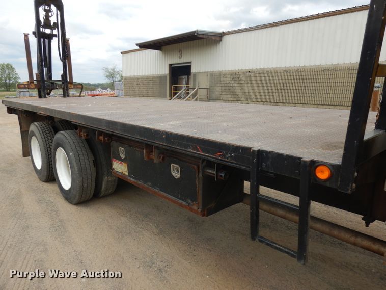 image for item IT9421 1996 Ford LTLS9000  crane truck