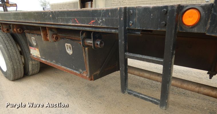 image for item IT9421 1996 Ford LTLS9000  crane truck