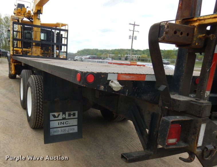 image for item IT9421 1996 Ford LTLS9000  crane truck