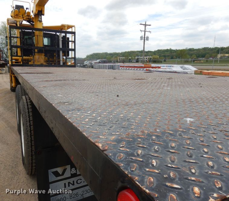 image for item IT9421 1996 Ford LTLS9000  crane truck