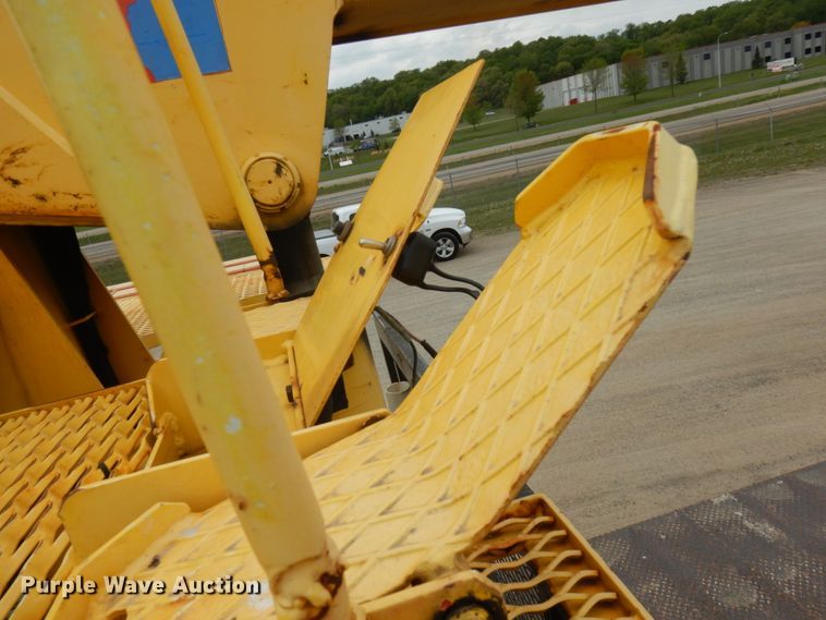 image for item IT9421 1996 Ford LTLS9000  crane truck