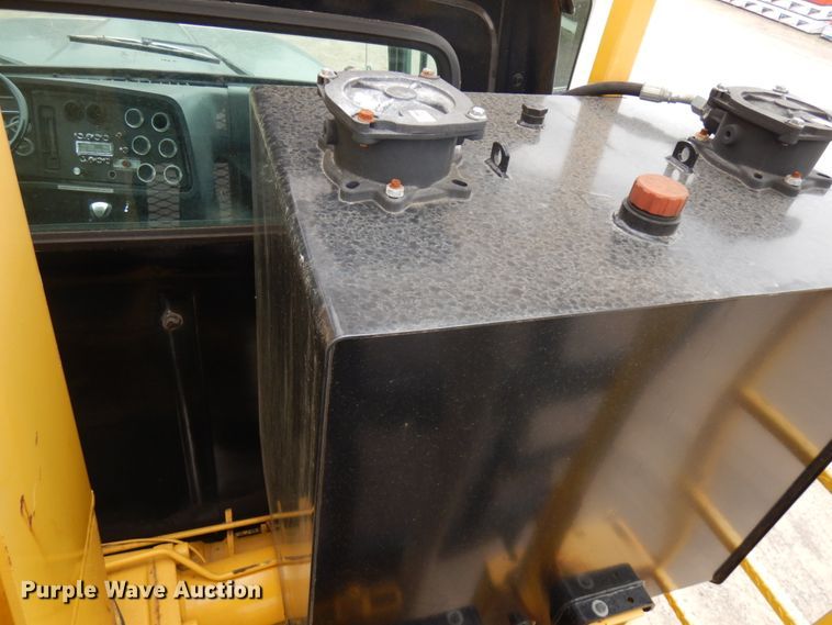 image for item IT9421 1996 Ford LTLS9000  crane truck