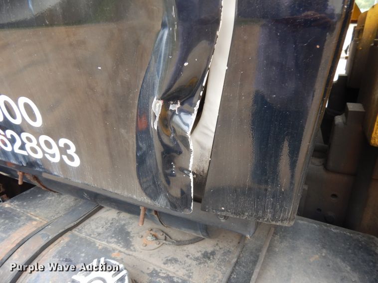 image for item IT9421 1996 Ford LTLS9000  crane truck