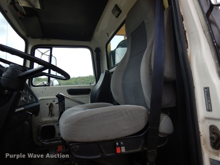 image for item IT9421 1996 Ford LTLS9000  crane truck