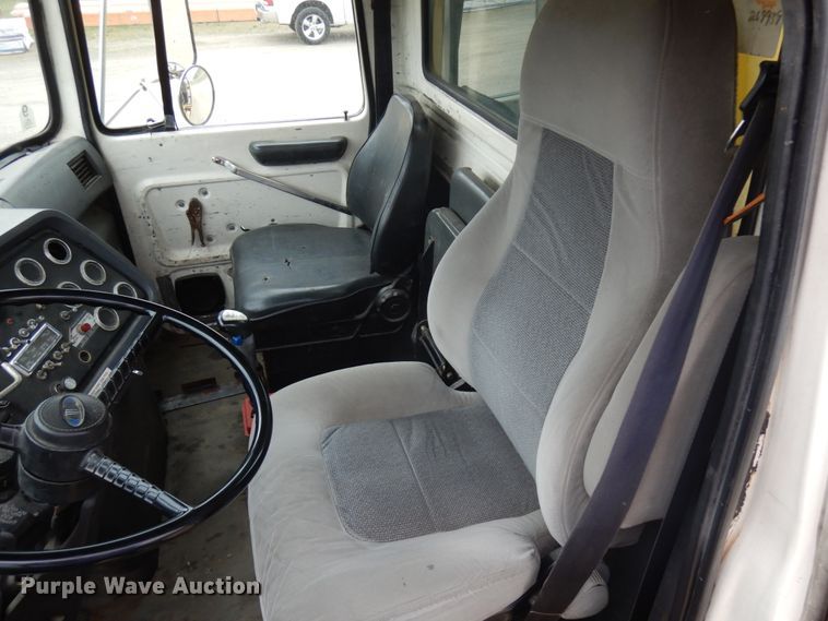 image for item IT9421 1996 Ford LTLS9000  crane truck