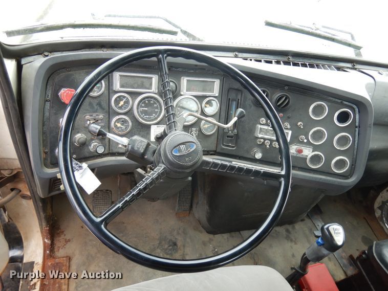 image for item IT9421 1996 Ford LTLS9000  crane truck