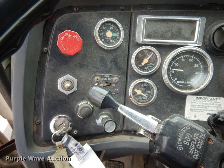 image for item IT9421 1996 Ford LTLS9000  crane truck