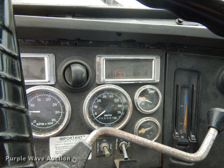 image for item IT9421 1996 Ford LTLS9000  crane truck