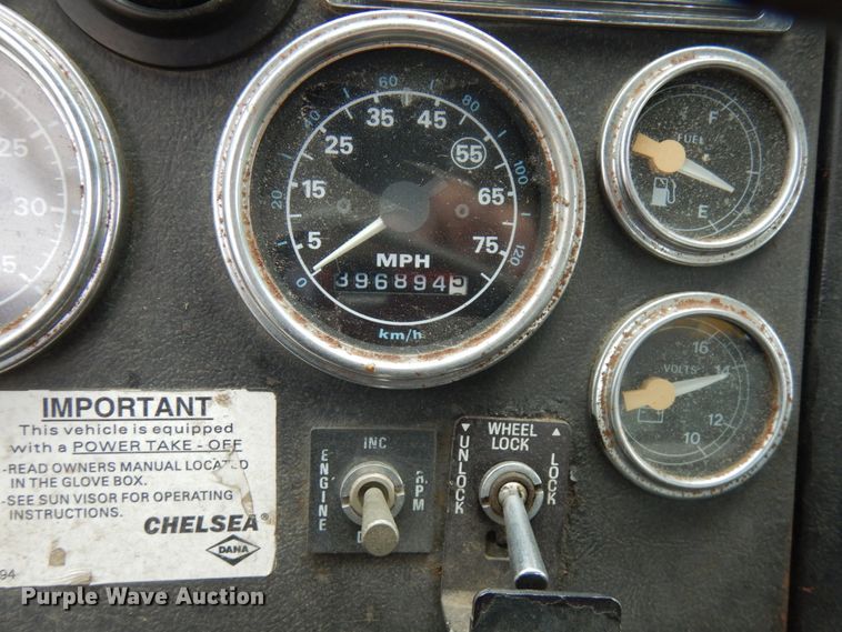 image for item IT9421 1996 Ford LTLS9000  crane truck