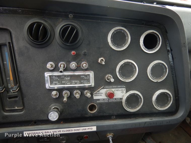 image for item IT9421 1996 Ford LTLS9000  crane truck