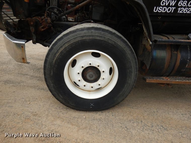 image for item IT9421 1996 Ford LTLS9000  crane truck