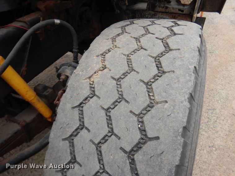 image for item IT9421 1996 Ford LTLS9000  crane truck