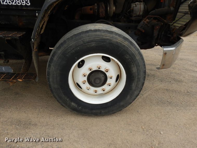 image for item IT9421 1996 Ford LTLS9000  crane truck