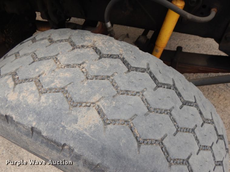 image for item IT9421 1996 Ford LTLS9000  crane truck