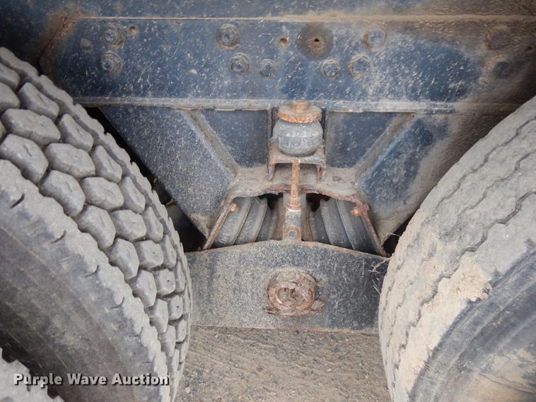 image for item IT9421 1996 Ford LTLS9000  crane truck